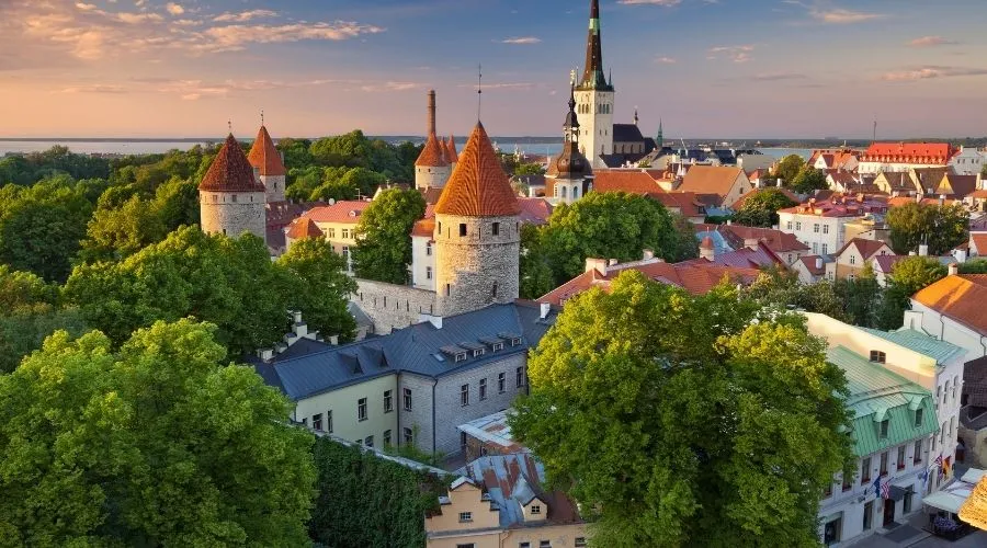 Descubre el encantador casco antiguo de Tallin